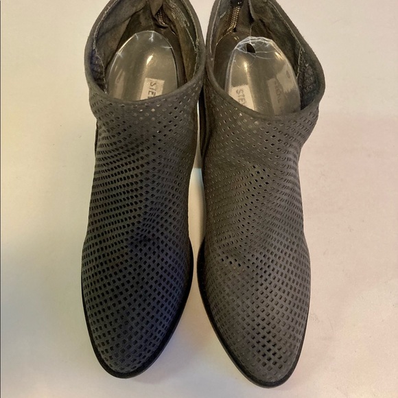 Steve Madden Grey Suede Heeled Ankle Booties size 9 - Picture 6 of 11